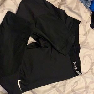 Black Nike leggings